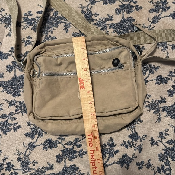 Kipling Tan Messenger Bag with Adjustable Strap and Durable Fabric - Picture 4 of 4